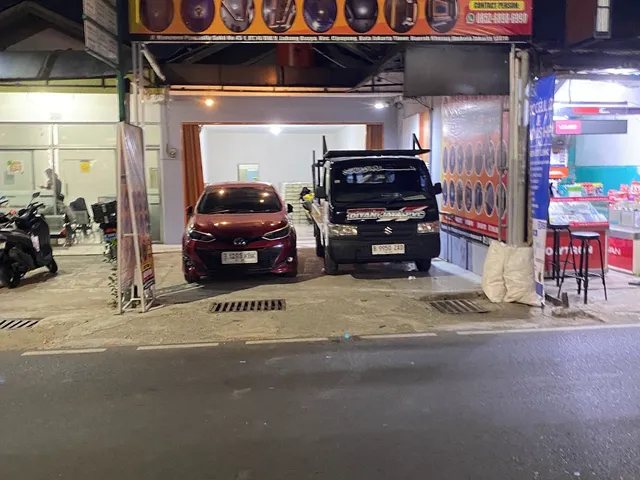 Tampak depan toko Diyan Jaya PVC di Jakarta Timur