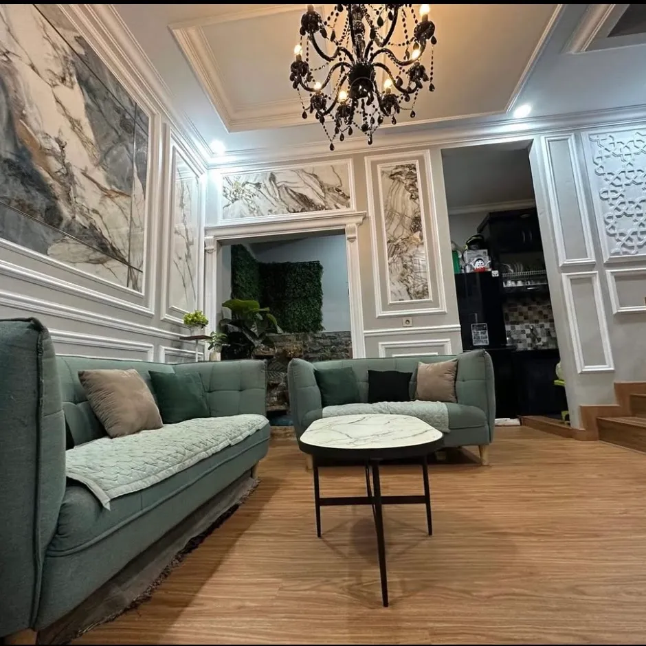 Wall Molding PVC Ruang Tamu — hasil pemasangan Diyan Jaya PVC di Jabodetabek